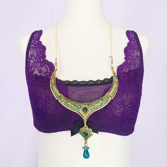 Ornate costume jewelry necklace earring set with emerald crystals and beads - Picture 7 of 7